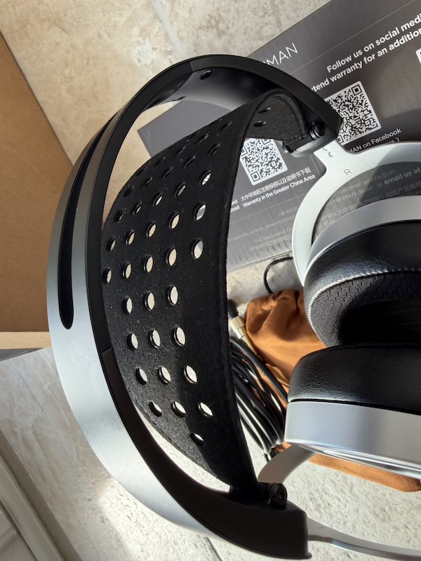 headphone-accessory-storage-stand.jpg