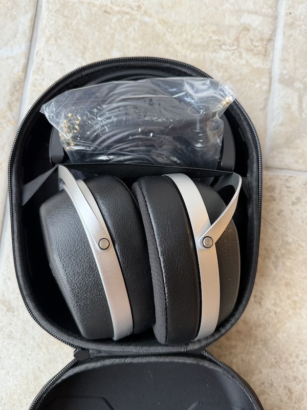 carrycase-open-showing-headphones-cables.jpeg