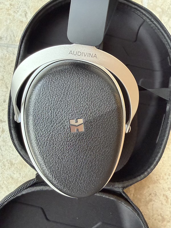 closed-back-earcups-nice-updated-design.jpeg