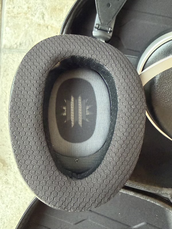 larger-earcup-volume-driver-visible.jpeg