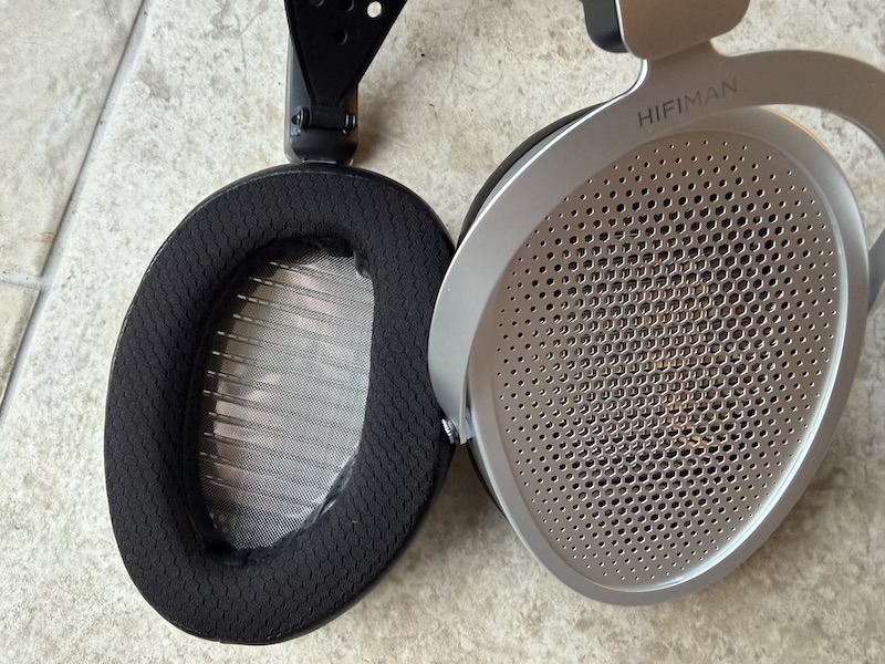classic-hifiman-large-earcups-very-nice-build.jpg