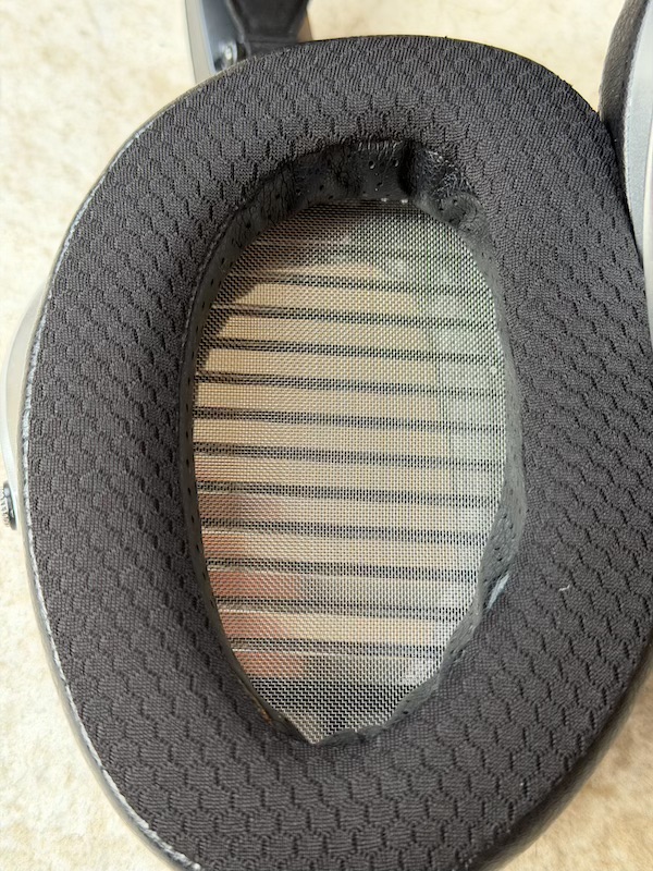 classic-hifiman-large-interior-volume-eggshape-earcup.jpg