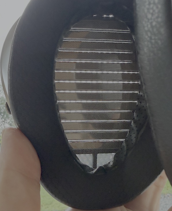 earcup-zoom-in-on-planar.jpg