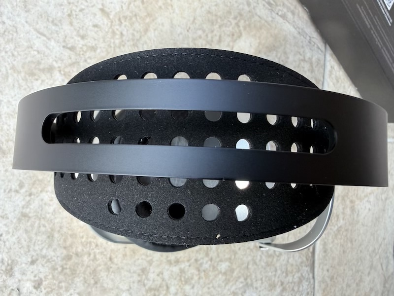 headphone-stand-and-earpads.jpg