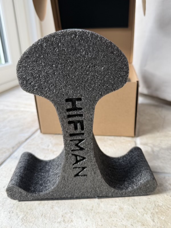hifiman-headphone-display-stand.jpg