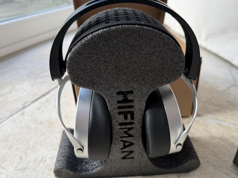 hifiman-headphone-front-view.jpg