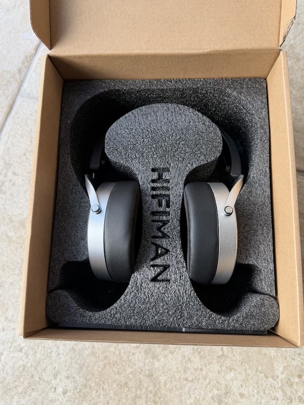 hifiman-headphones-in-packaging.jpg