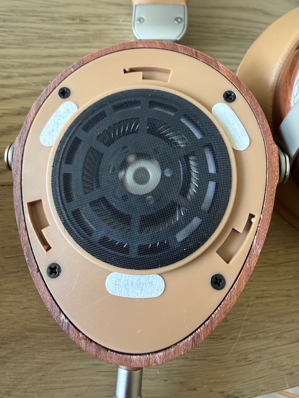 driver-grille-earpad-removed.jpg