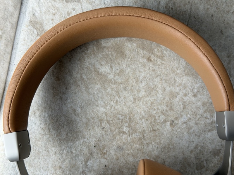 headphone-earcup-leather-detail.jpg