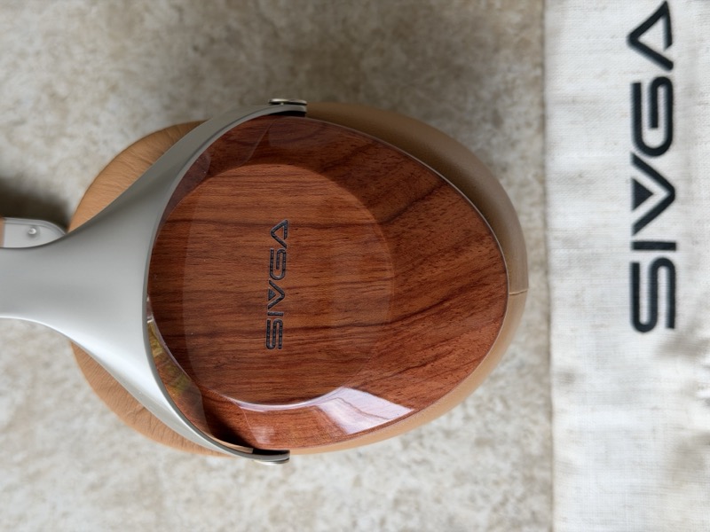 sidga-headphone-wooden-back.jpg