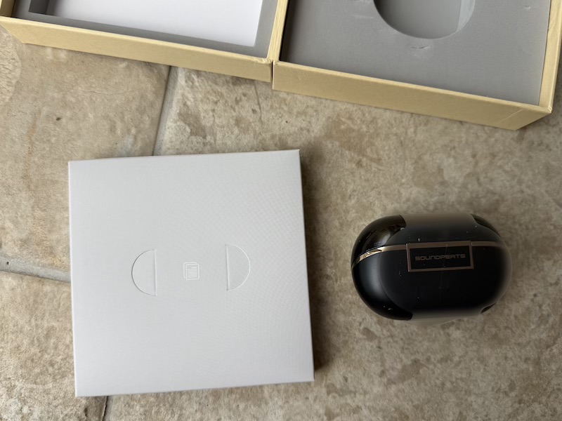 H3 and accessories box removed from outer packaging