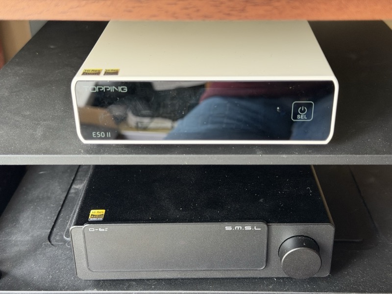 E50 II (top, silver) vs SMSL D6S (bottom, black) — front panel comparison