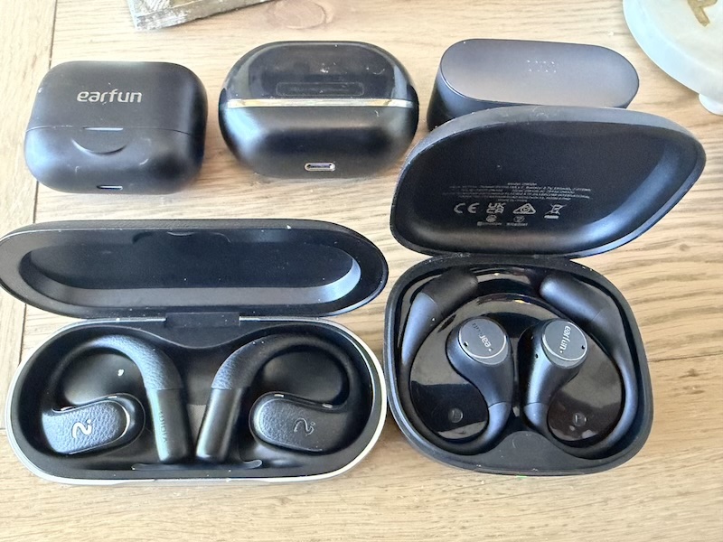 case comparison — opennote next to earfun openclip