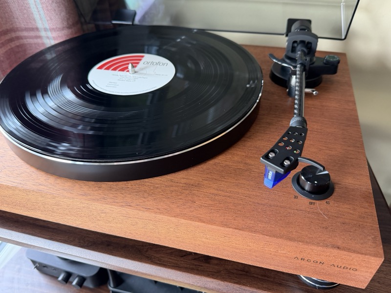 the TT-4 MK2 playing the Ortofon test record with the 2M Blue