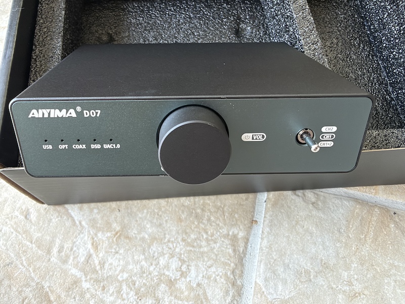 the D07’s front panel — input LEDs, volume knob, power/vol button, and the CH1/CH2/CH1+2 output selector switch