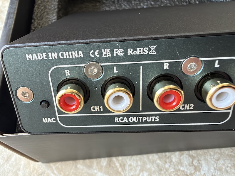 the two stereo RCA output pairs, labelled CH1 and CH2