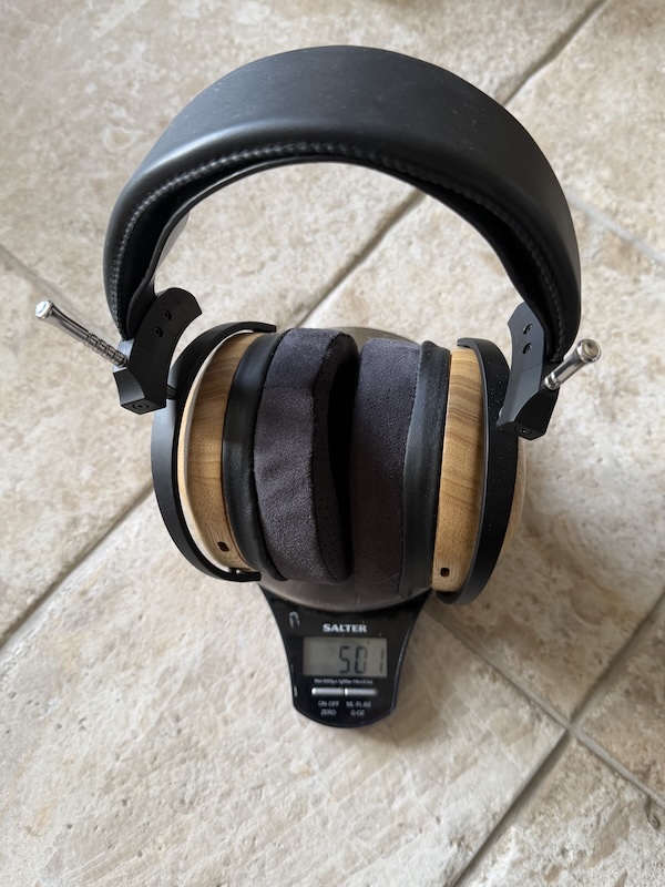 the ZMF Bokeh Closed on the scale at 501 g