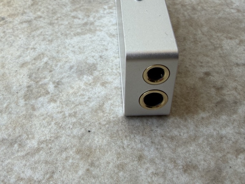 3.5mm and 4.4mm outputs on the output end