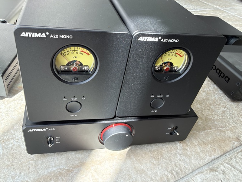 aiyima-a20-mono-amplifier-comparison-with-original-a20-front.jpg