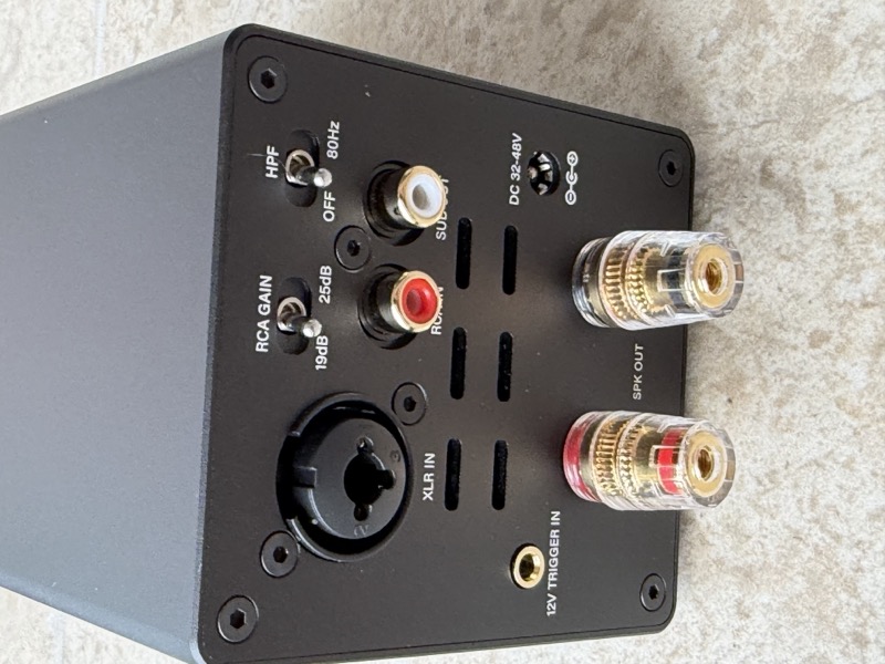 preamp-rear-panel-xlr-rca-ports.jpg