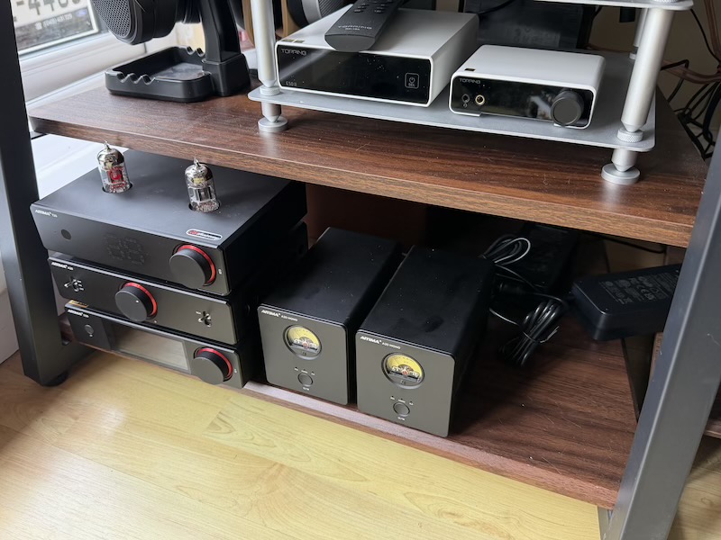 d20-listening-rack-with-a20-mono-blocks.jpg