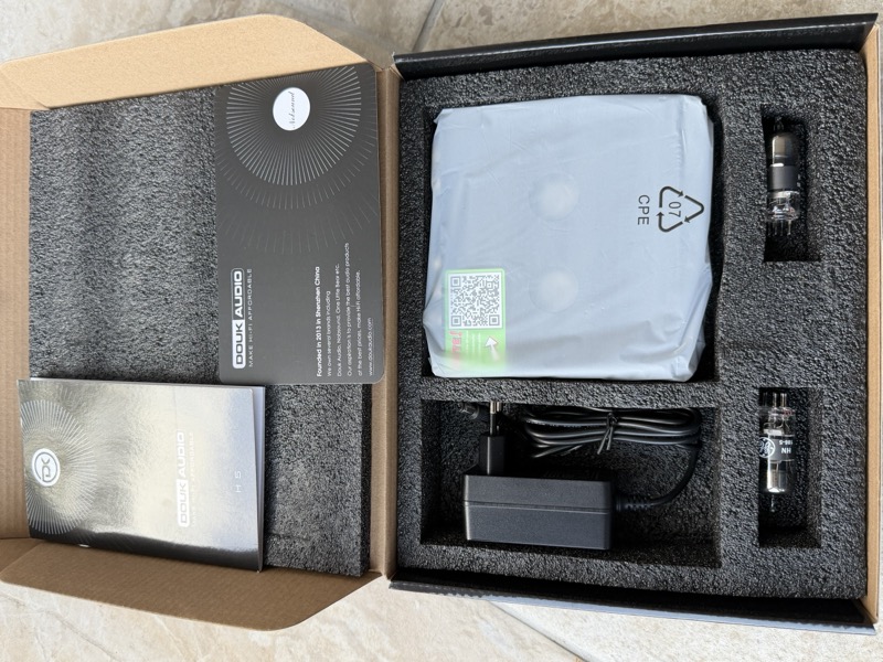 h5-box-contents-manual-tubes-and-power-supply.jpg