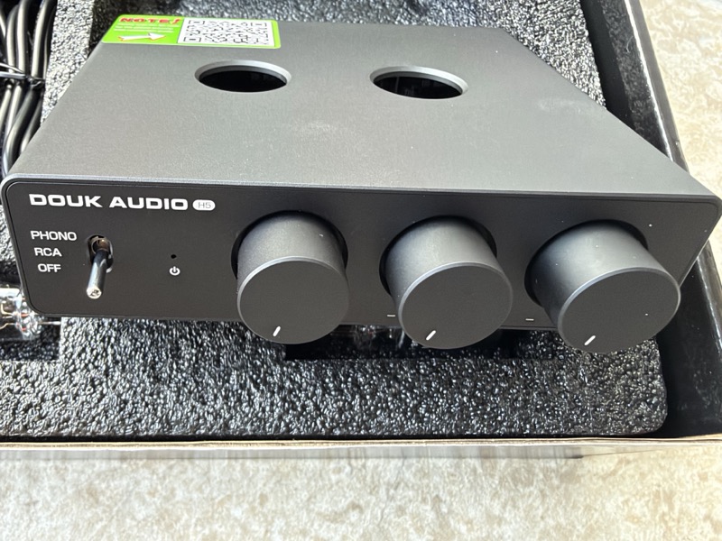 h5-front-panel-phono-rca-off-switch-and-knobs.jpg