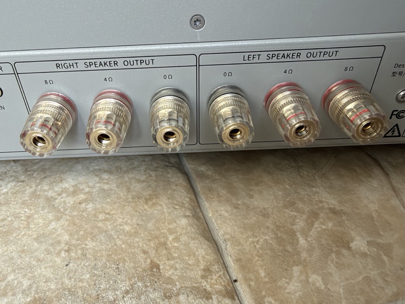 amplifier rear panel speaker terminals