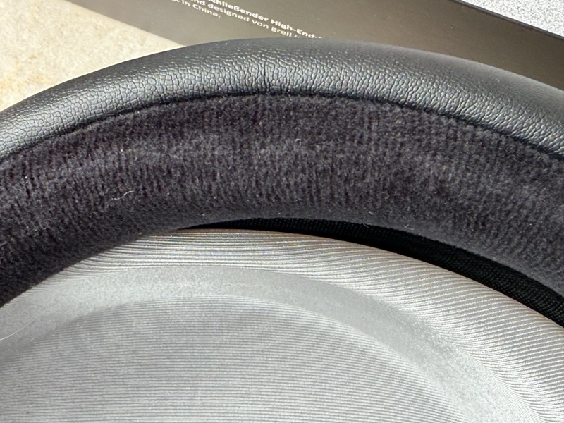 the earpad rim and headband material where they meet the yoke