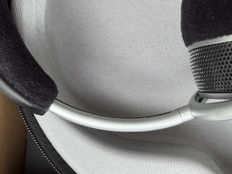 the headband slider and metal arch closeup