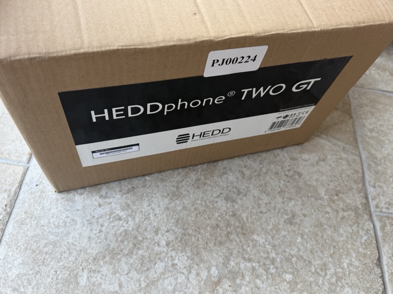 the outer shipping carton with its HEDDphone TWO GT band