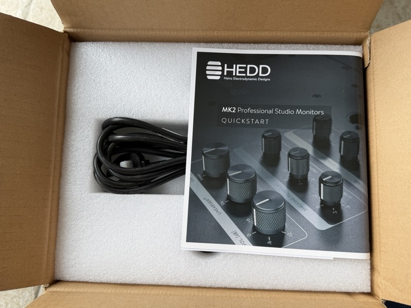 box contents — power cable and quickstart guide