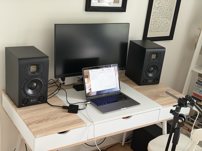 another angle of the measurement desk setup