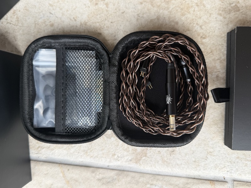 open case with cable and tips