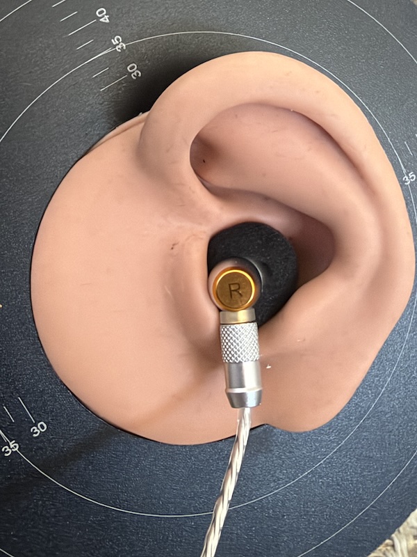 the Sivga M260 seated in the KB501X measurement head, ready for a frequency response sweep