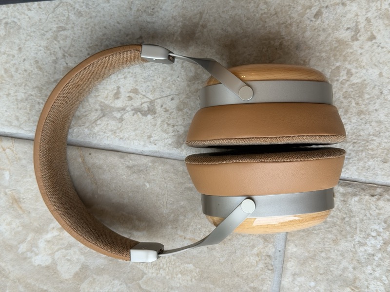the beechwood earcup from the top, showing the headband