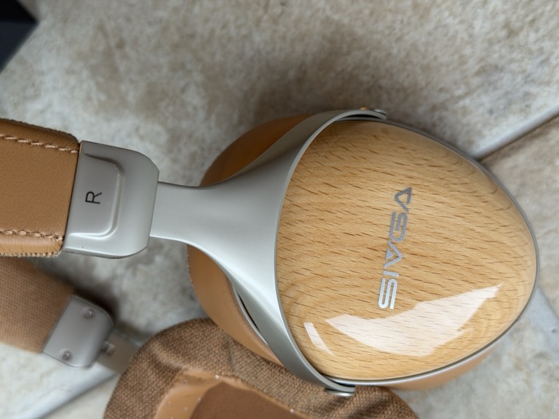 a close-up of the beechwood earcup grain