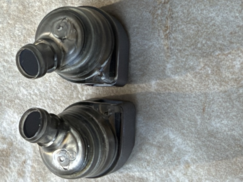 top-down view of both nozzles showing the shell vents