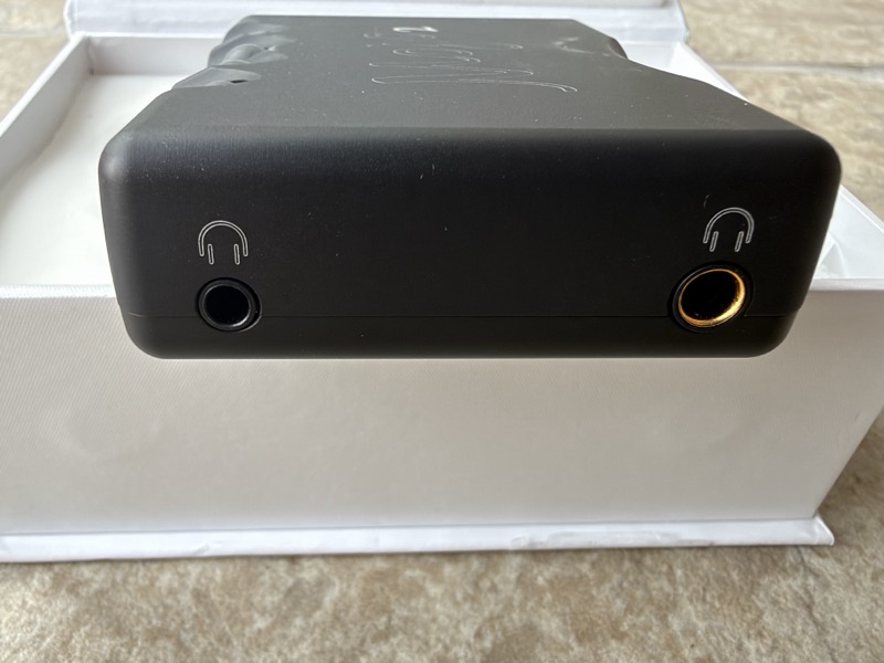 chord mojo 2 headphone outputs, 3.5 mm and 4.4 mm