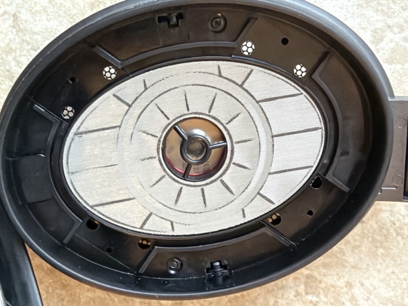 hd600 earcup with the pad removed, showing the driver, damping mesh and vented baffle