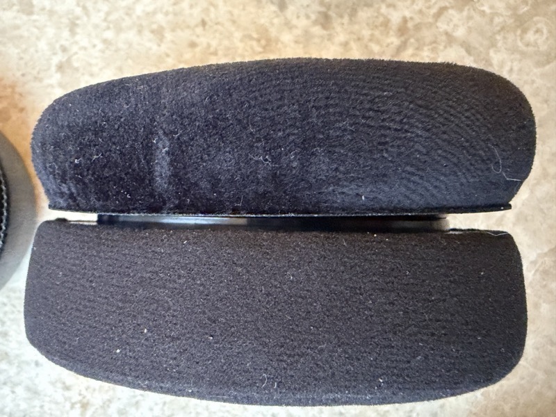 dekoni elite velour pad above the stock hd600 velour pad showing nap and thickness differences
