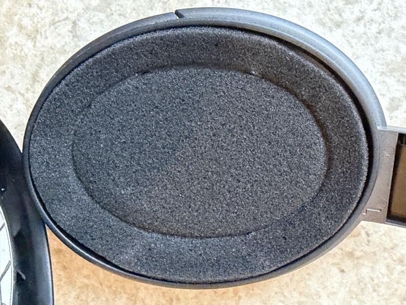 stock hd600 pad with its foam disc sitting on the earcup aperture