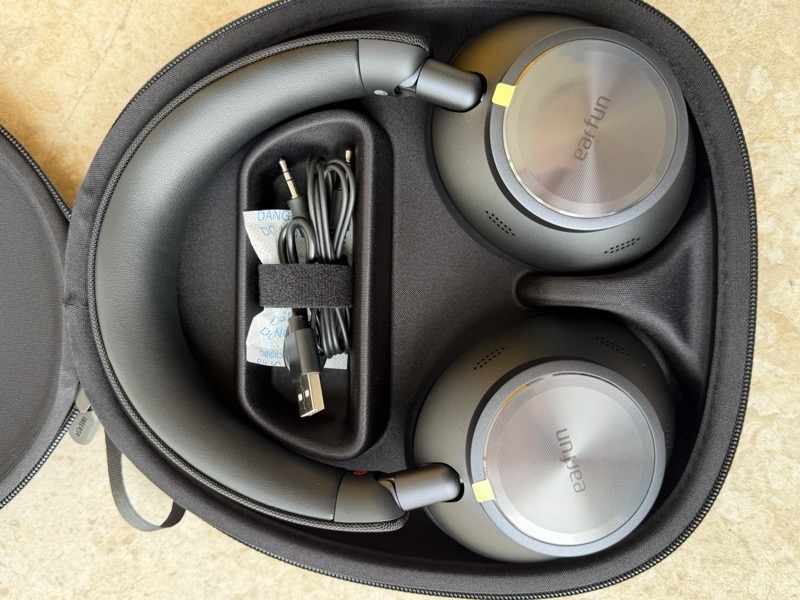 case contents with both cables