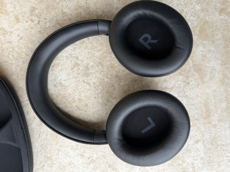 earpads left and right