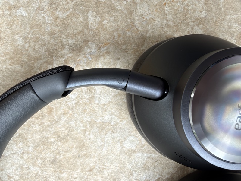 headband yoke and earcup joint