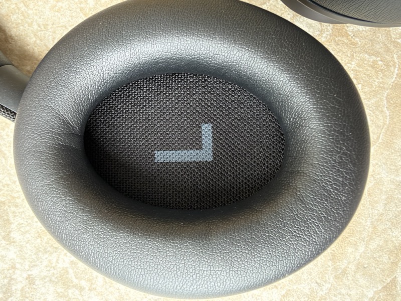 left earpad detail