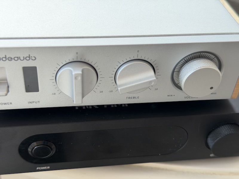 close-up of the bass, treble and volume controls on the jade audio level 1