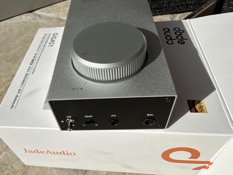 the Gigas1 front panel with power toggle, L/H gain switch, 3.5mm PO output and 4.4mm BAL output