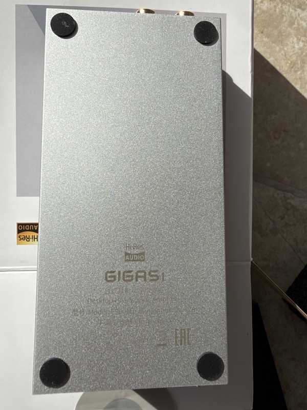 the underside of the Gigas1 showing the engraved baseplate and four rubber feet