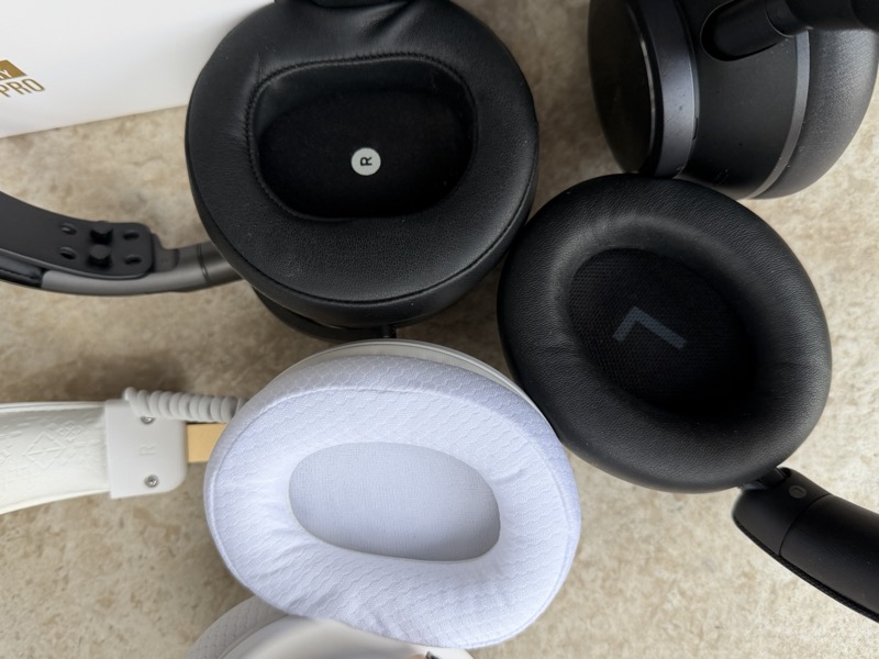 the gm01 pro’s white knit earpad compared with two larger black earpads from other headphones